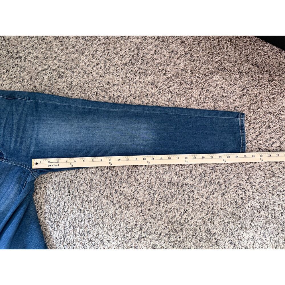Judy Blue Relaxed Fit Mid Rise Distressed Jeans JB82102 DK Size 29 - Picture 6 of 7